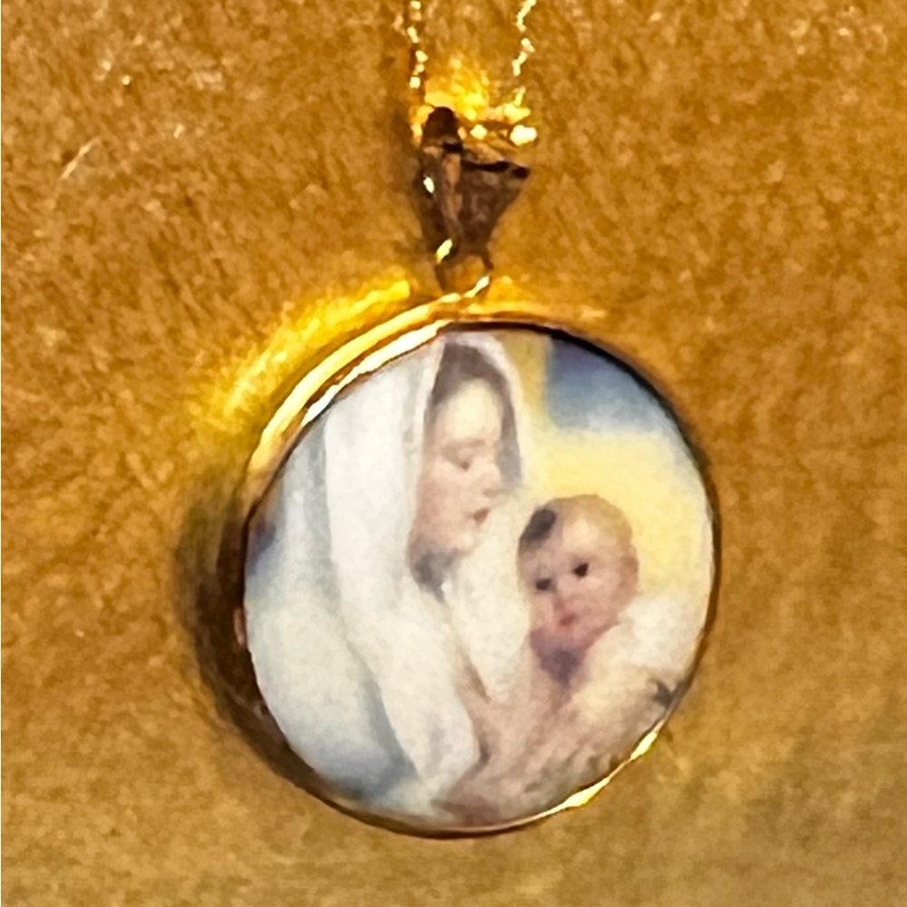 10K Gold Porcelain Religious Mother & Child Necklace